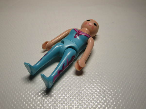 Figur Frau modern barfuß 03