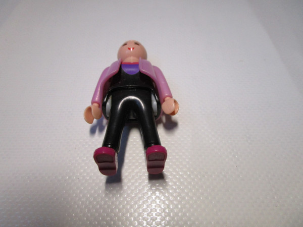 Figur Frau modern Turnschuhe 5285