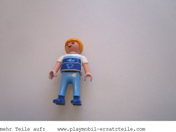 Figur Junge Halbschuhe blau