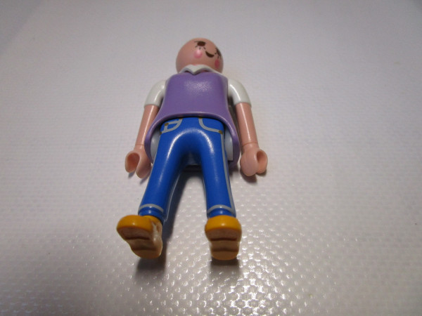 Figur Frau modern Turnschuhe 30143420